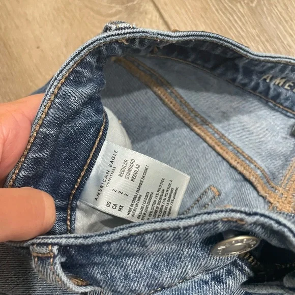 American Eagle distressed mom jeans - Picture 2 of 6